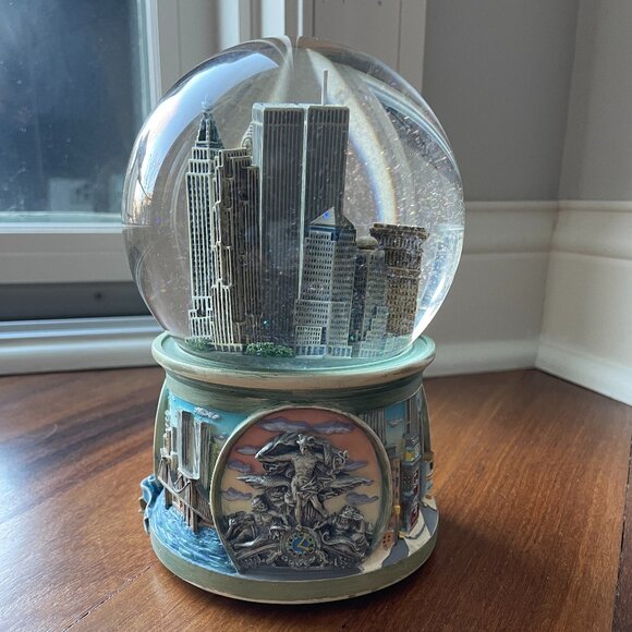 San Francisco Music Box New York Snow Globe as in Sex in the City Twin Towers - Picture 4 of 8